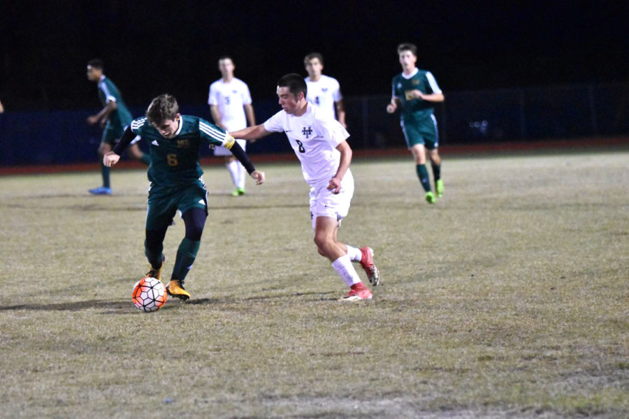 Captain+Hunter+Gaskin+sprints+down+the+field+to+assist+senior+Carlo+Campinininini+with+the+game+wining+goal.